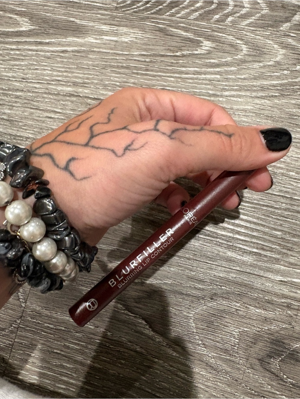 L'Oreal Blur Filler Blurring Lip Contour - Deep Berry Brown